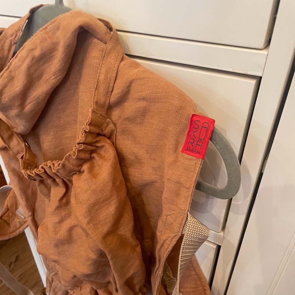 Sakura Bloom Scout carrier + hood in bourbon
